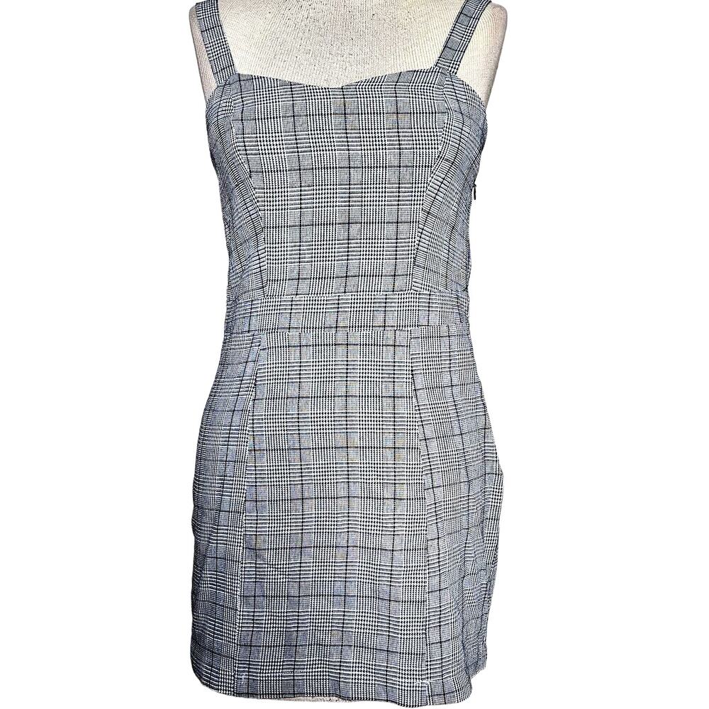 Black and White Sleeveless Mini Dress Size Medium